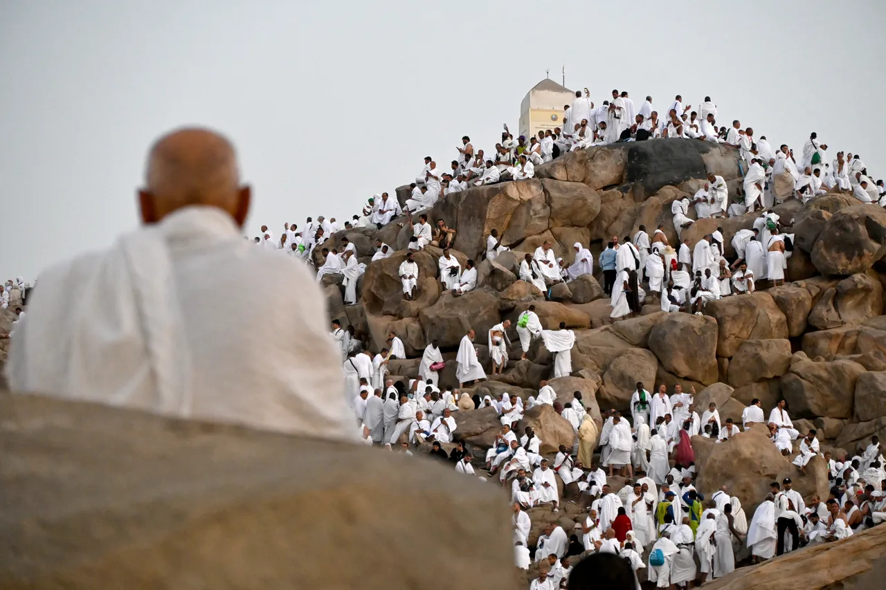 Pilgrims gather on Mount Arafat as Hajj reaches peak