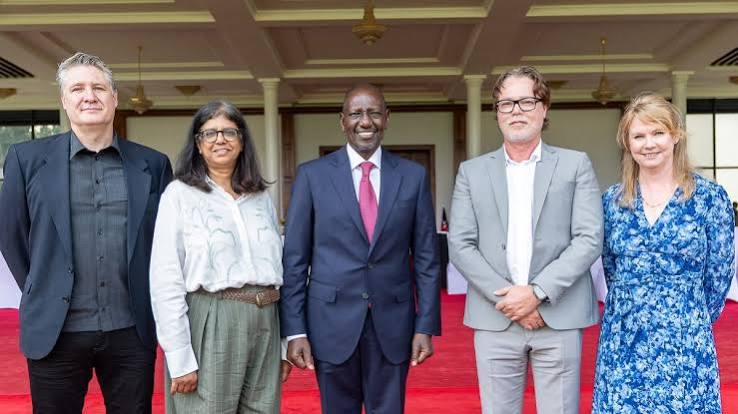 Kenyan President William Ruto with music industry representatives after talks on expanding the country’s creative economy
