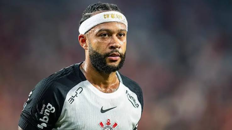 Memphis Depay accuses Corinthians of breaking an agreement to extend his contract