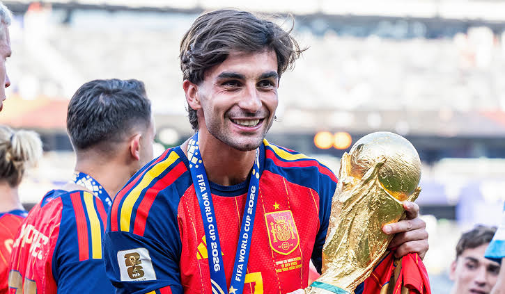 Ferran Torres joins Paris Saint-Germain after winning the World Cup with Spain