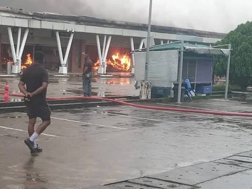 Thick smoke and flames rising from SPAR Mall during a fire outbreak in Calabar
