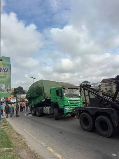 Trucks and vehicles involved in accidents on Gbagada Expressway in Lagos