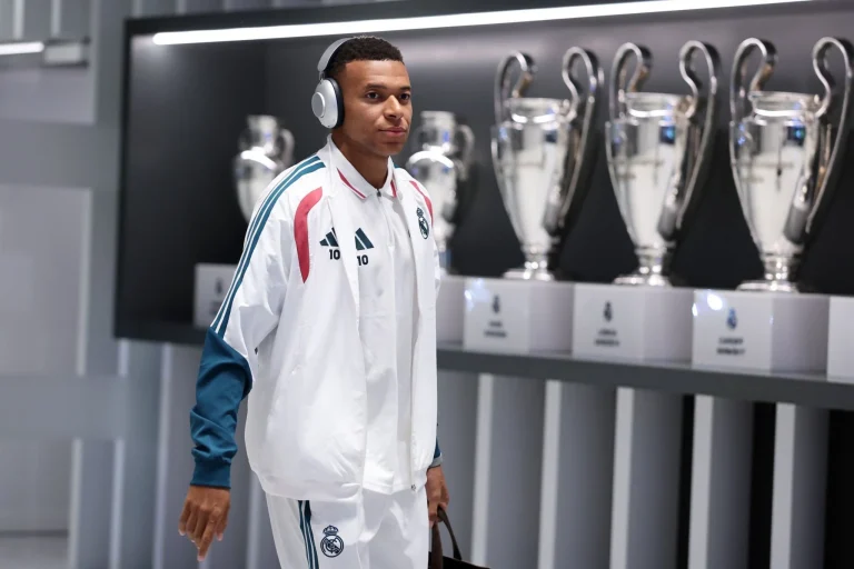 José Mourinho and Kylian Mbappé during Real Madrid training